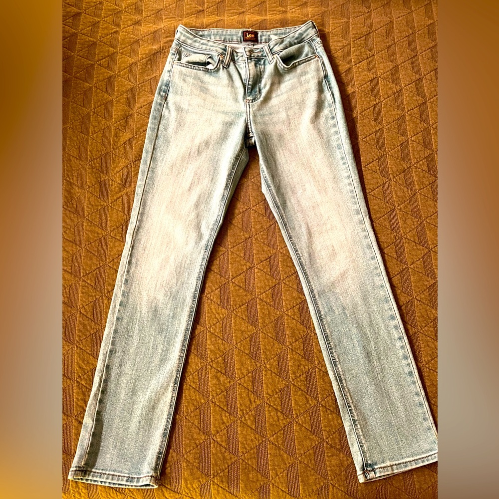 Lee Women's Legendary Mid Rise Straight Leg Jean